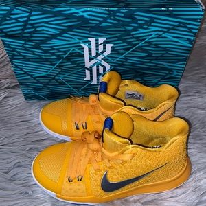Nike Kyrie 3 Mac & Cheese Basketball Sneakers NIB